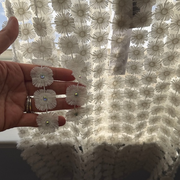 🆕 Miguelina Sandra Dandelion Lace Cover Up - Picture 6 of 6